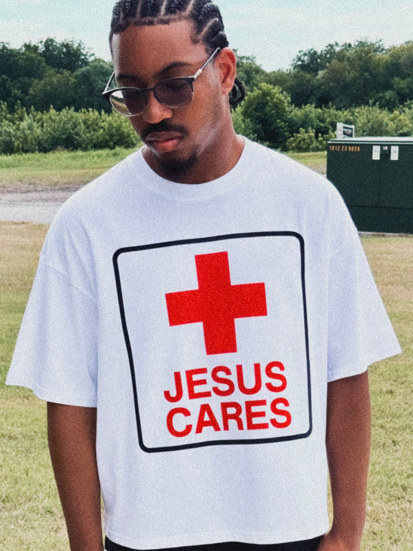 JESUS CARES, tee shirt